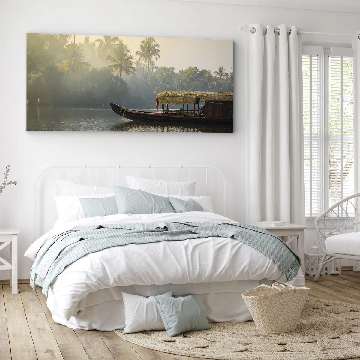 Bild auf Leinwand - Leinwandbild - Ein traditionelles Boot auf einem ruhigen Fluss zwischen Palmen - 160x50cm - Haus am Fluss - Moderne Wanddekoration für Wohnzimmer und Schlafzimmer ARTTOR
