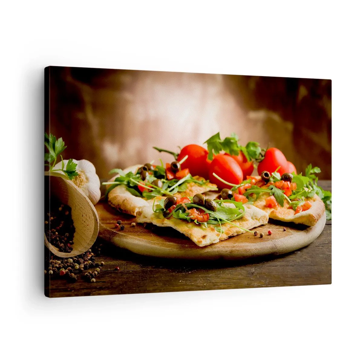 Bild auf Leinwand - Leinwandbild - Pizza mit Gemüse auf einem Holzbrett im rustikalen Stil - 70x50cm - Direkt vom Herd und aus dem Garten - Moderne Wanddekoration für Wohnzimmer und Schlafzimmer ARTTOR