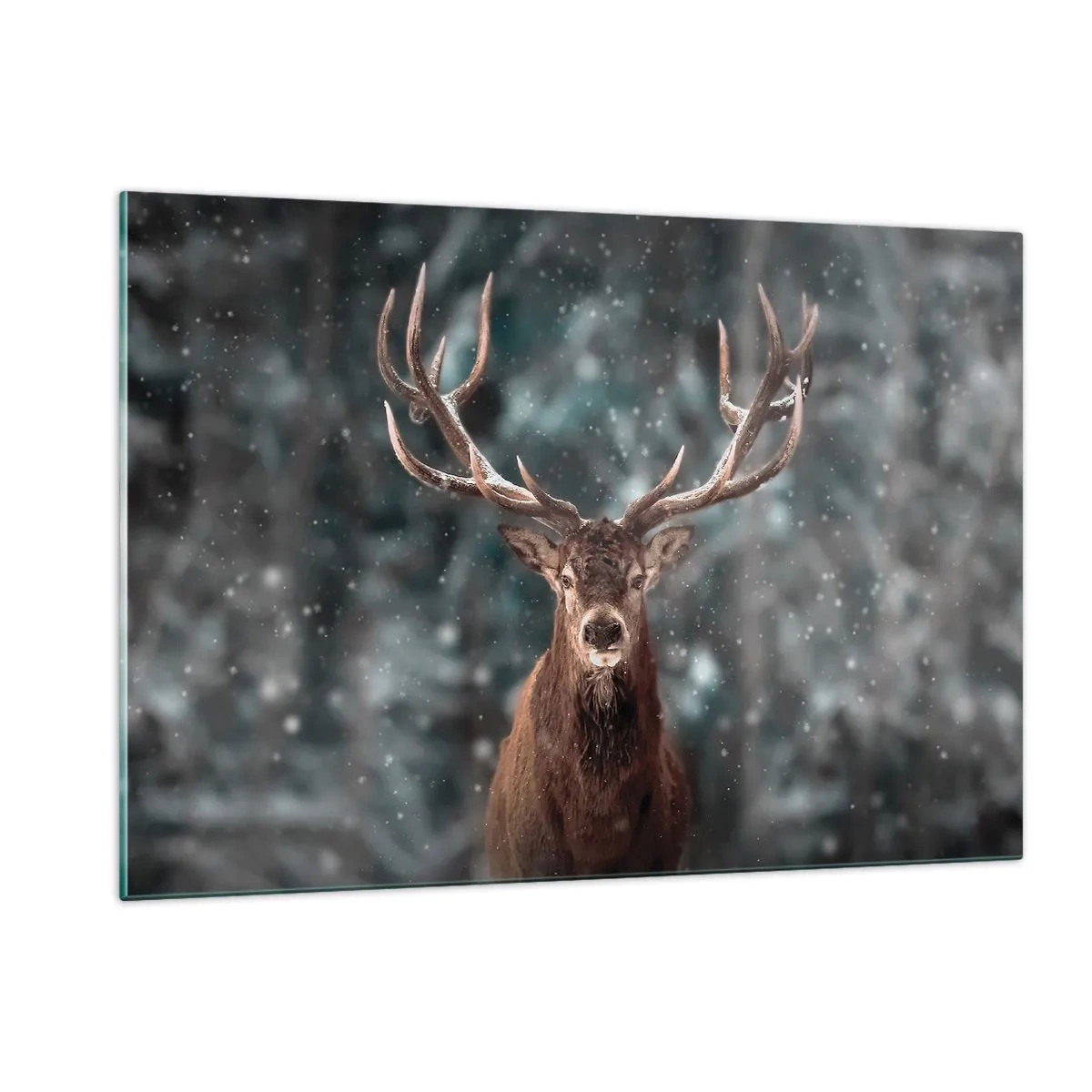 Glasbild - Bild auf glas - Ein stolzer Hirsch in einem Winterwald inmitten fallenden Schnees - 120x80cm - Gekrönter König des Waldes - Moderne Wanddekoration für Wohnzimmer und Schlafzimmer ARTTOR