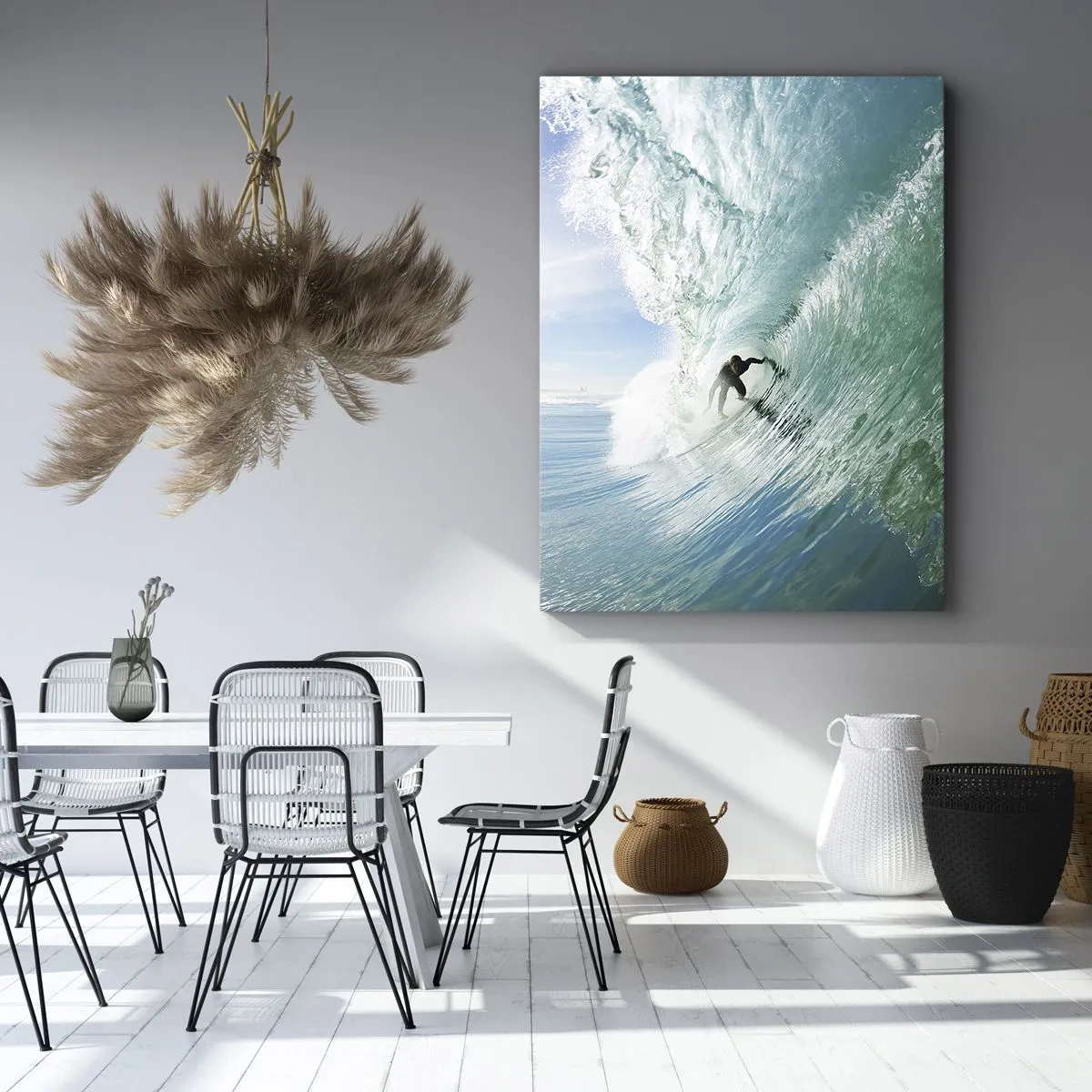 Bild auf Leinwand - Leinwandbild - Ein Surfer reitet eine Welle im Sonnenlicht vor blauem Himmel - 70x100cm - Immer Top - Moderne Wanddekoration für Wohnzimmer und Schlafzimmer ARTTOR