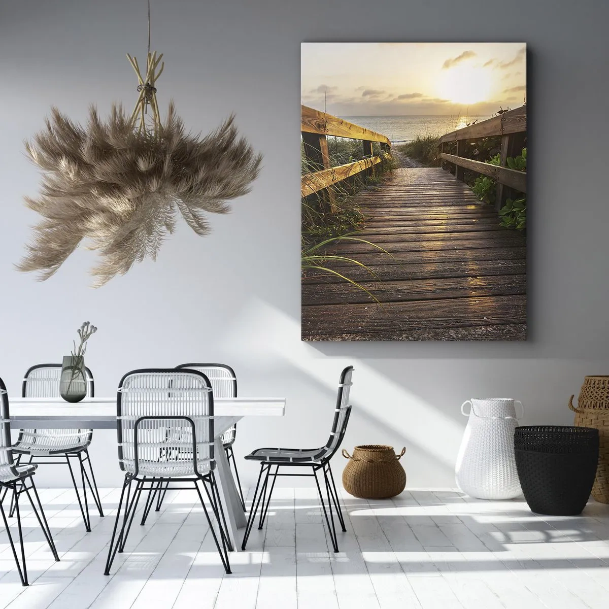 Bild auf Leinwand - Leinwandbild - Holzsteg zum Strand bei Sonnenuntergang - 50x70cm - Und direkt ans Ufer - Moderne Wanddekoration für Wohnzimmer und Schlafzimmer ARTTOR