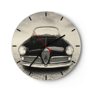 Wanduhr - Glasuhr - Die Front eines klassischen Retro-Autos auf einer Kopfsteinpflasterstraße - 30x30cm - Man muss mich einfach lieben - Moderne Wanddekoration für Wohnzimmer, Küche und Schlafzimmer ARTTOR