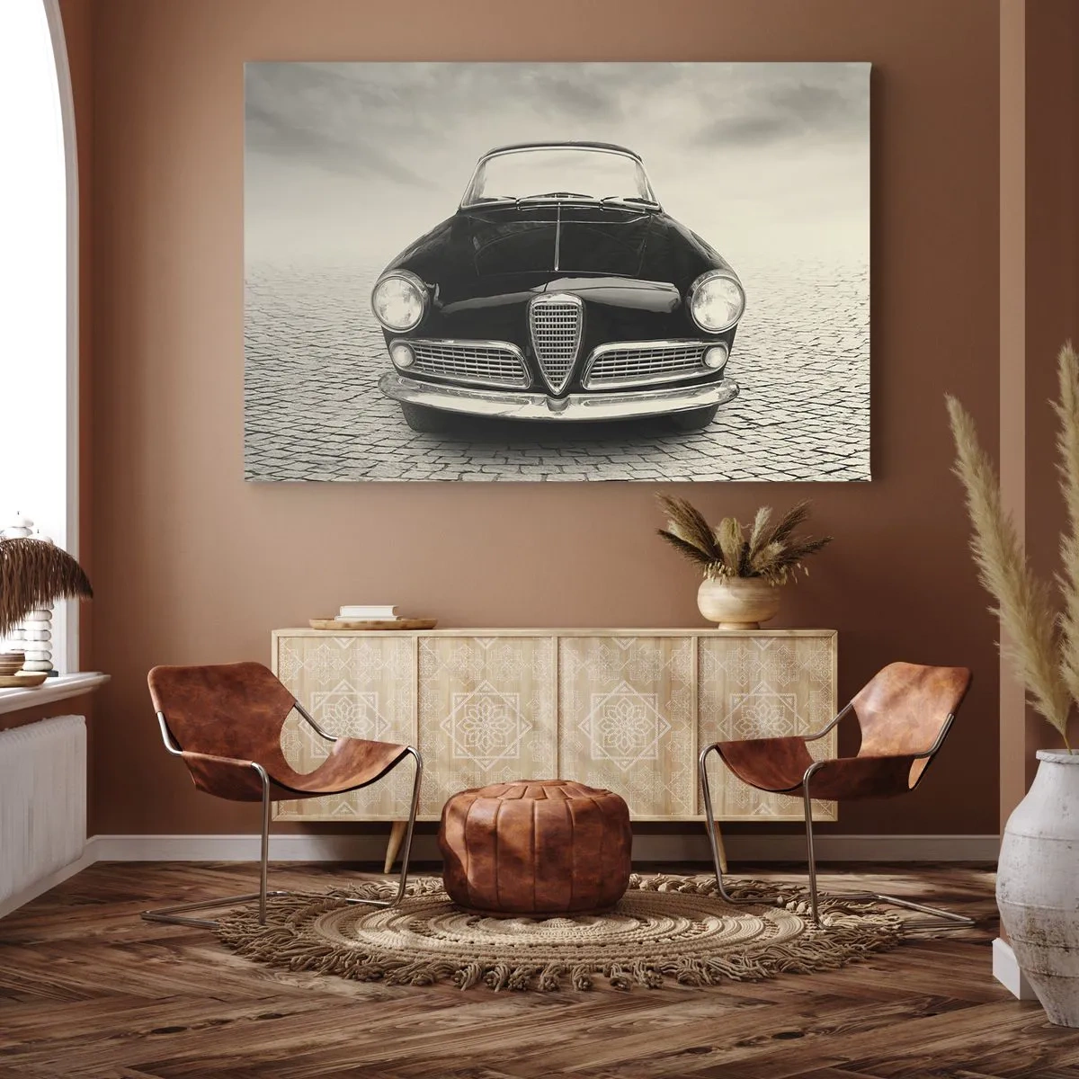 Bild auf Leinwand - Leinwandbild - Ein Oldtimer auf einem Kopfsteinpflasterplatz im monochromen Stil - 120x80cm - Man muss mich einfach lieben - Moderne Wanddekoration für Wohnzimmer und Schlafzimmer ARTTOR
