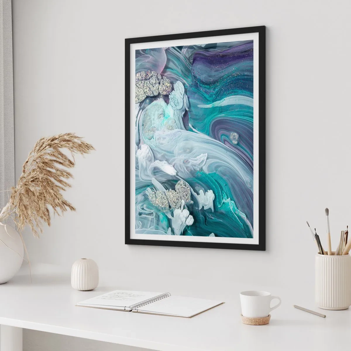 Poster in einem schwarzem Rahmen - Strömungen von Himmelblau - 70x100 cm