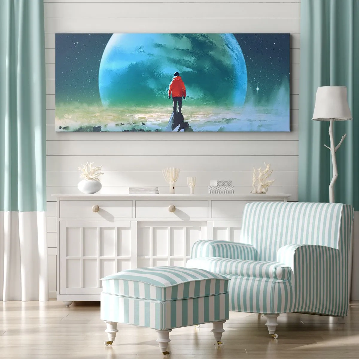Bild auf Leinwand - Leinwandbild - Ein Mann in einer roten Jacke steht vor einem großen Planeten mit Sternen im Hintergrund. - 140x50cm - Entdecker des neuen Landes - Moderne Wanddekoration für Wohnzimmer und Schlafzimmer ARTTOR