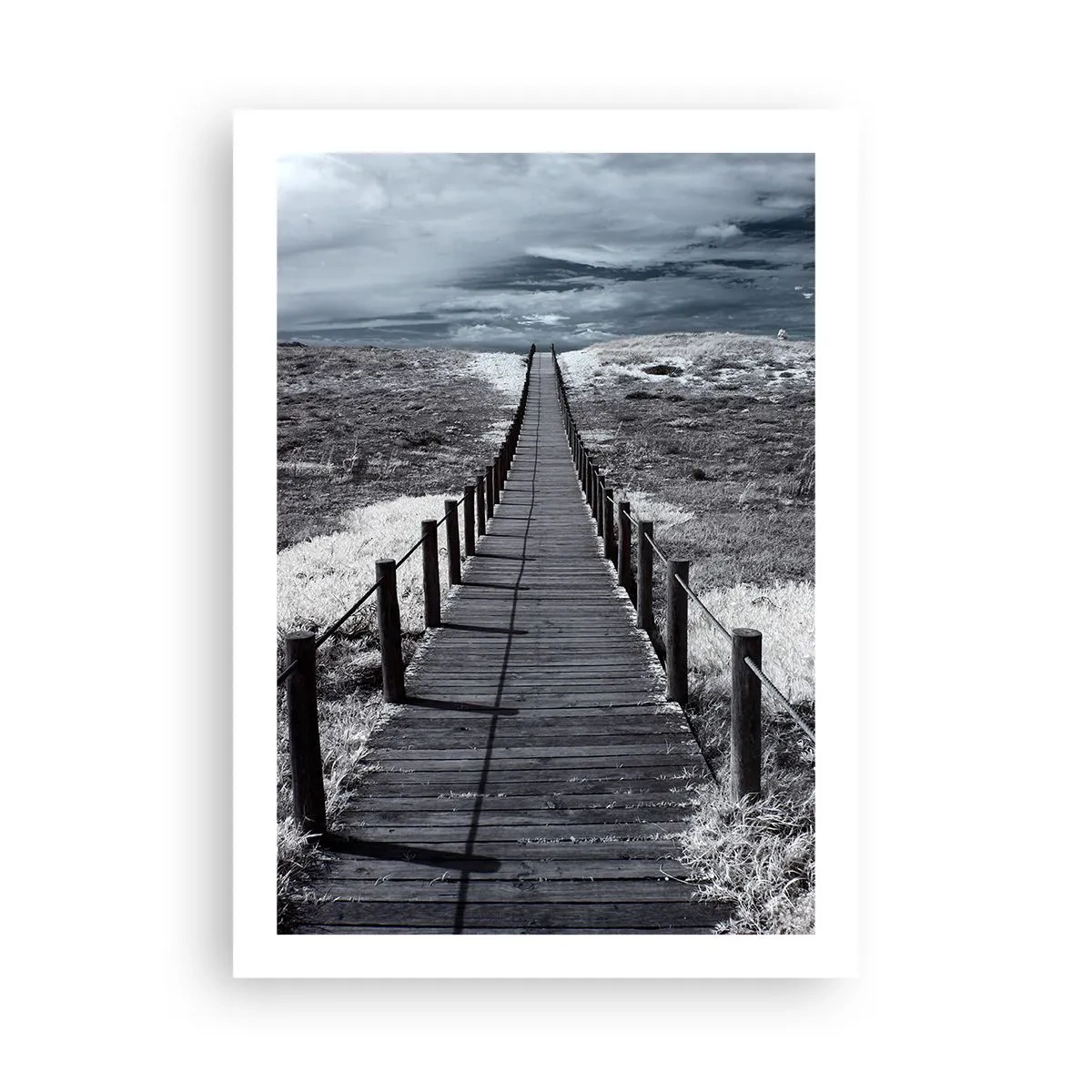 Poster - Ein Holzweg ins Ungewisse - 50x70cm - Direkt ans Ufer - Moderne Wanddekoration für Wohnzimmer und Schlafzimmer ARTTOR