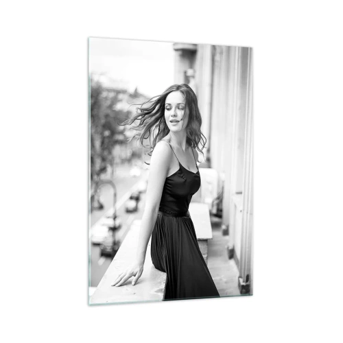 Glasbild - Bild auf glas - Schwarz-Weiß-Foto einer Frau auf einem Balkon - 70x100cm - Bestimmt ein Pariser - Moderne Wanddekoration für Wohnzimmer und Schlafzimmer ARTTOR