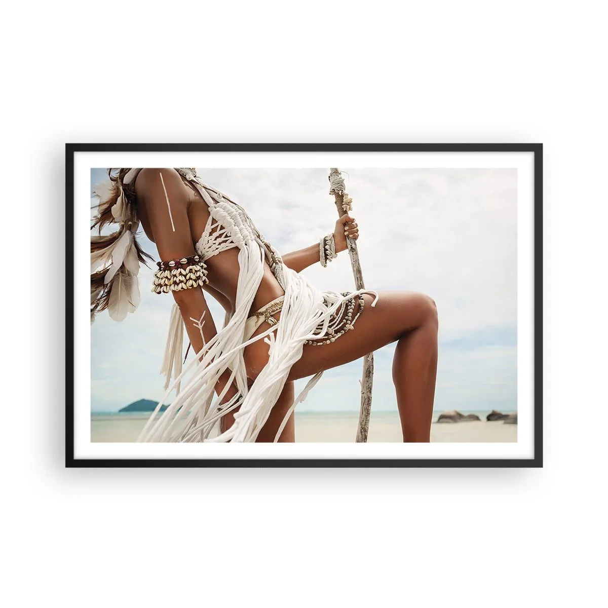 Poster in einem schwarzem Rahmen - Eine Priesterin der Sonne - 91x61 cm