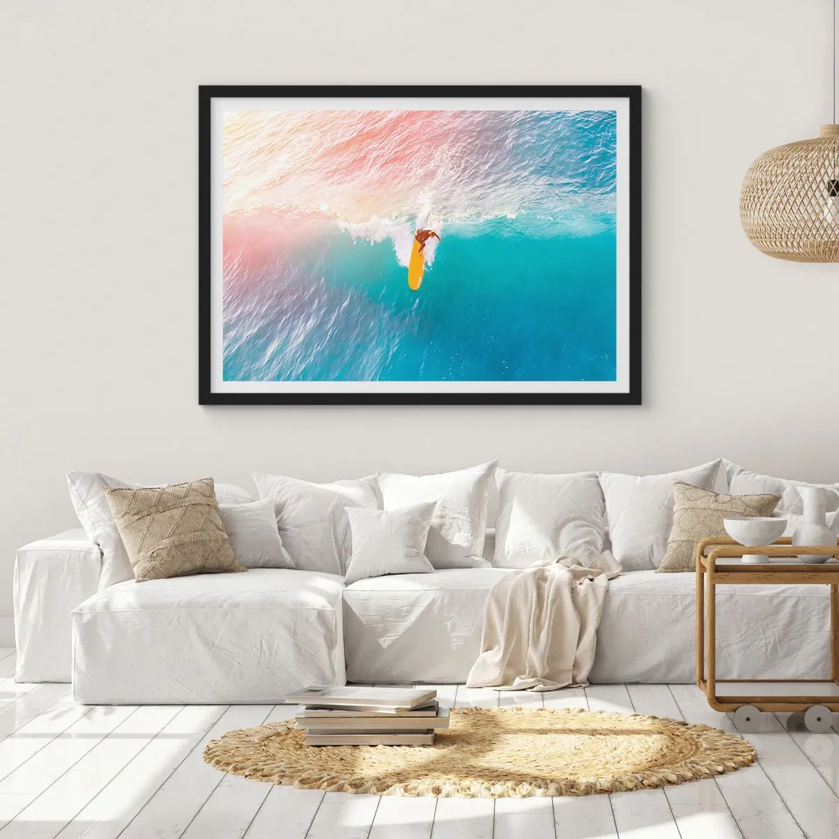 Poster in einem schwarzem Rahmen - Surfer auf einer Welle in Pastellfarben - 70x50cm - Der Ozeanreiter - Moderne Wanddekoration für Wohnzimmer und Schlafzimmer ARTTOR
