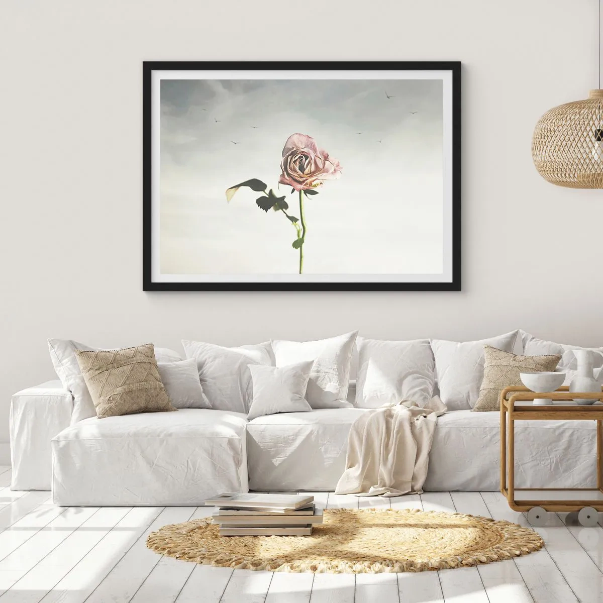Poster in einem schwarzem Rahmen - Eine zarte Rose vor einem hellen Himmel mit fliegenden Vögeln - 70x50cm - Begrüßung des Frühlings - Moderne Wanddekoration für Wohnzimmer und Schlafzimmer ARTTOR