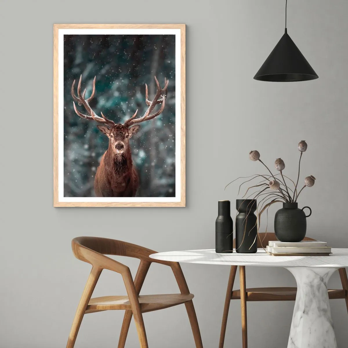 Poster in einem Rahmen aus heller Eiche - Gekrönter König des Waldes - 30x40 cm