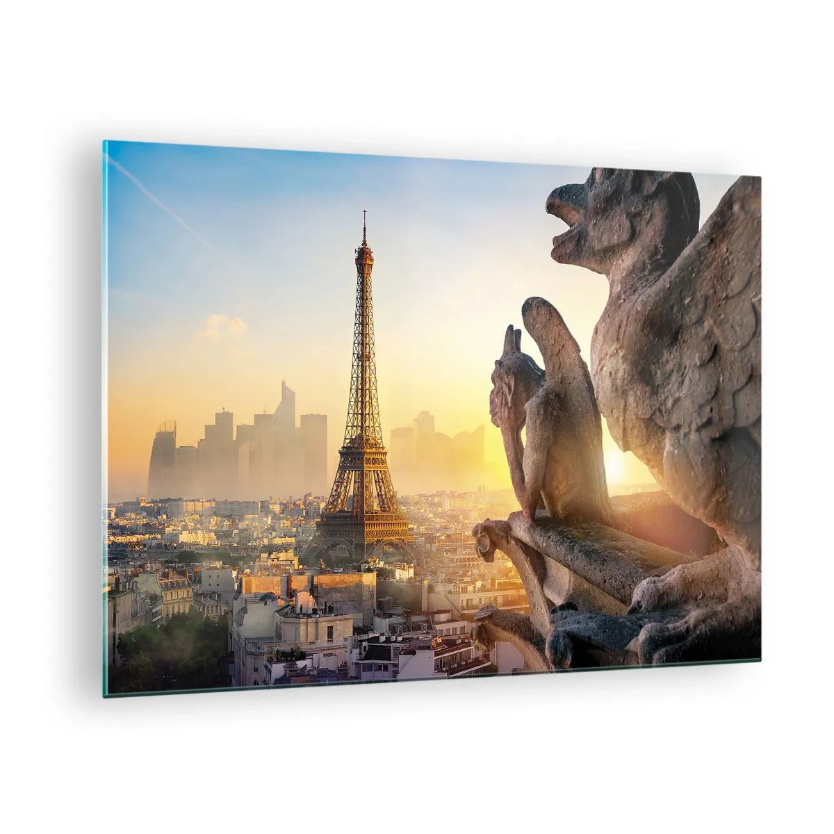 Glasbild - Bild auf glas - Der Eiffelturm im Morgennebel mit Blick auf Paris und gotische Skulpturen - 70x50cm - Vieles hat sich geändert ... - Moderne Wanddekoration für Wohnzimmer und Schlafzimmer ARTTOR