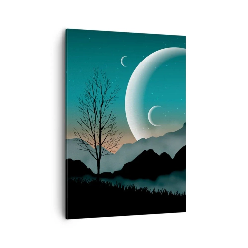 Bild auf Leinwand - Leinwandbild - Neblige Berge mit dem Mond und einem einsamen Baum - 50x70cm - Karneval in der Sternenacht - Moderne Wanddekoration für Wohnzimmer und Schlafzimmer ARTTOR