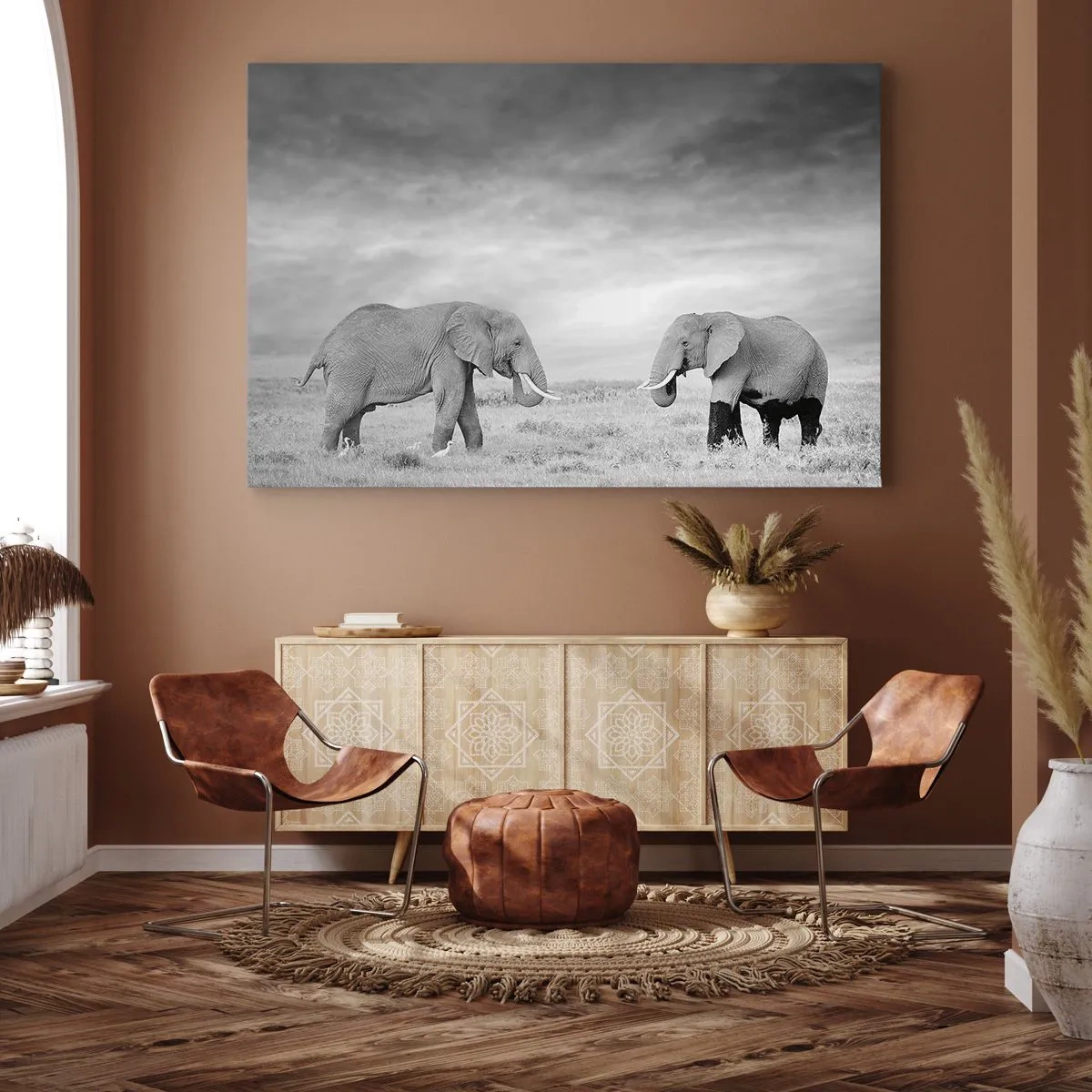 Bild auf Leinwand - Leinwandbild - Zwei Elefanten vor der Kulisse der afrikanischen Savanne - 100x70cm - Grau ist schön - Moderne Wanddekoration für Wohnzimmer und Schlafzimmer ARTTOR