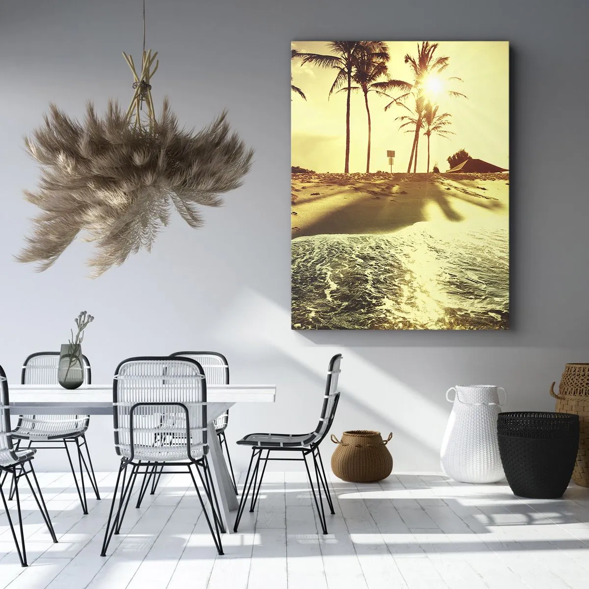 Bild auf Leinwand - Leinwandbild - Ein Strand mit Palmen, beleuchtet von einem warmen Sonnenuntergang - 50x70cm - Kalifornien am Nachmittag - Moderne Wanddekoration für Wohnzimmer und Schlafzimmer ARTTOR