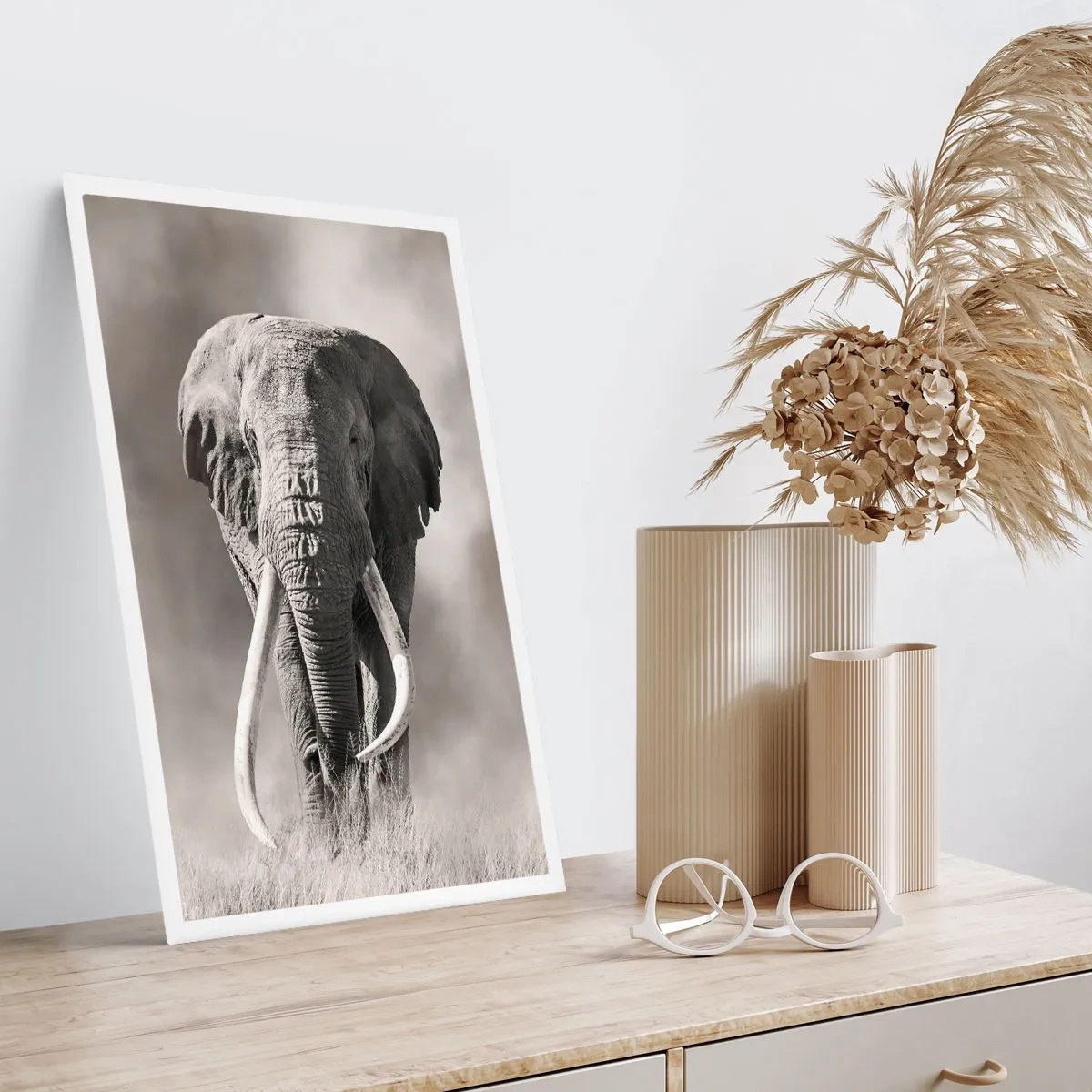 Poster - Monochromes Porträt eines majestätischen Elefanten - 50x70cm - Afrikanischer Patriarch - Moderne Wanddekoration für Wohnzimmer und Schlafzimmer ARTTOR