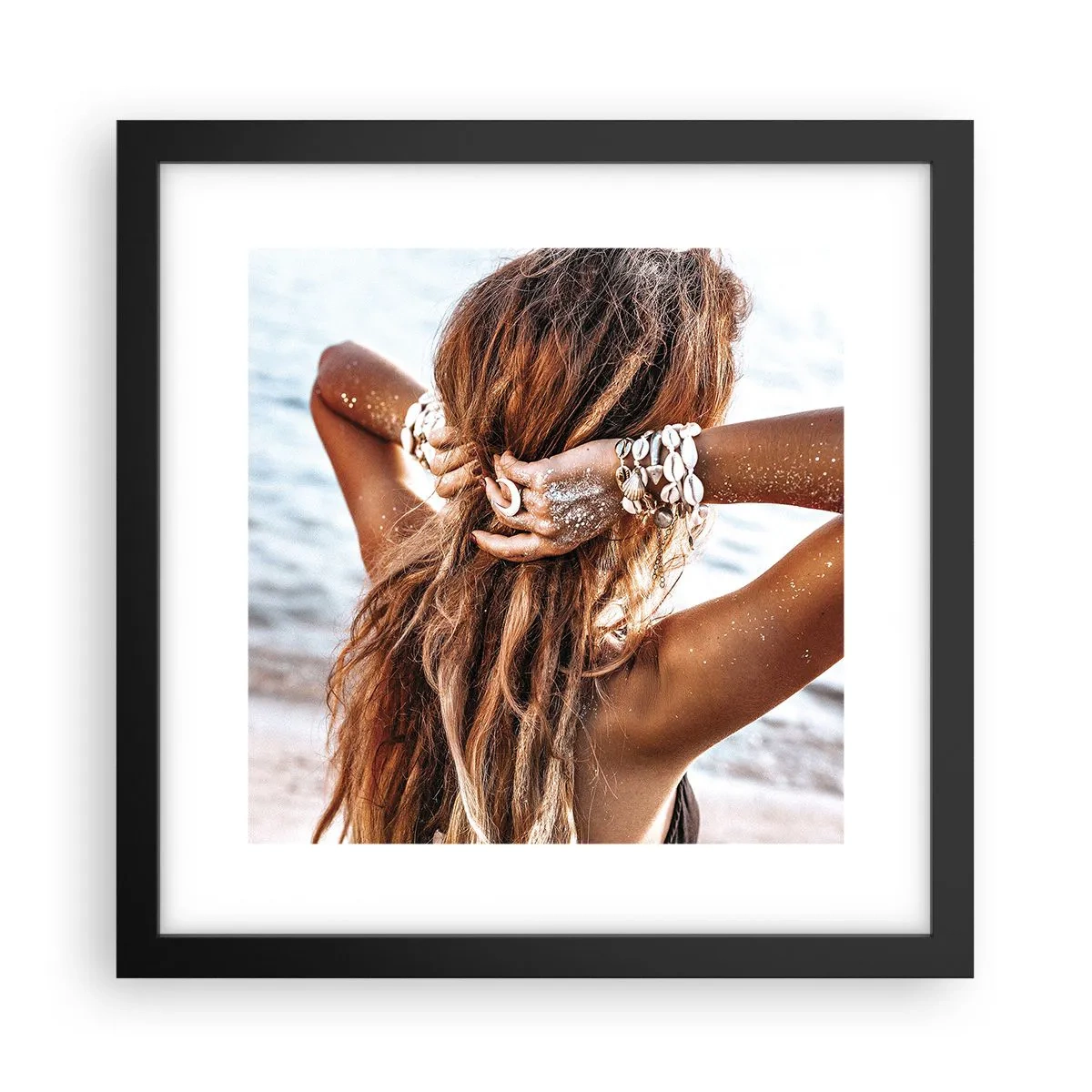 Poster in einem schwarzem Rahmen - Eine Schwester von Wasser und Sonne - 30x30 cm