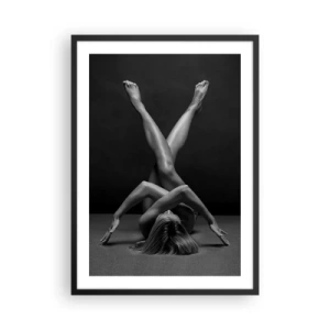 Poster in einem schwarzem Rahmen - Eine künstlerische Interpretation einer weiblichen Silhouette in Schwarzweiß - 50x70cm - Die Geometrie der Nacktheit - Moderne Wanddekoration für Wohnzimmer und Schlafzimmer ARTTOR
