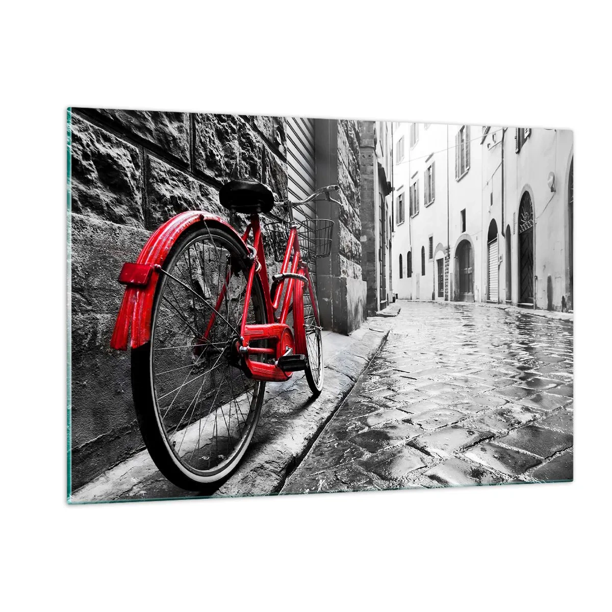 Glasbild - Bild auf glas - Ein rotes Fahrrad auf einer Kopfsteinpflasterstraße mit monochromem Hintergrund. - 120x80cm - Wahre Schönheit wird nicht alt - Moderne Wanddekoration für Wohnzimmer und Schlafzimmer ARTTOR