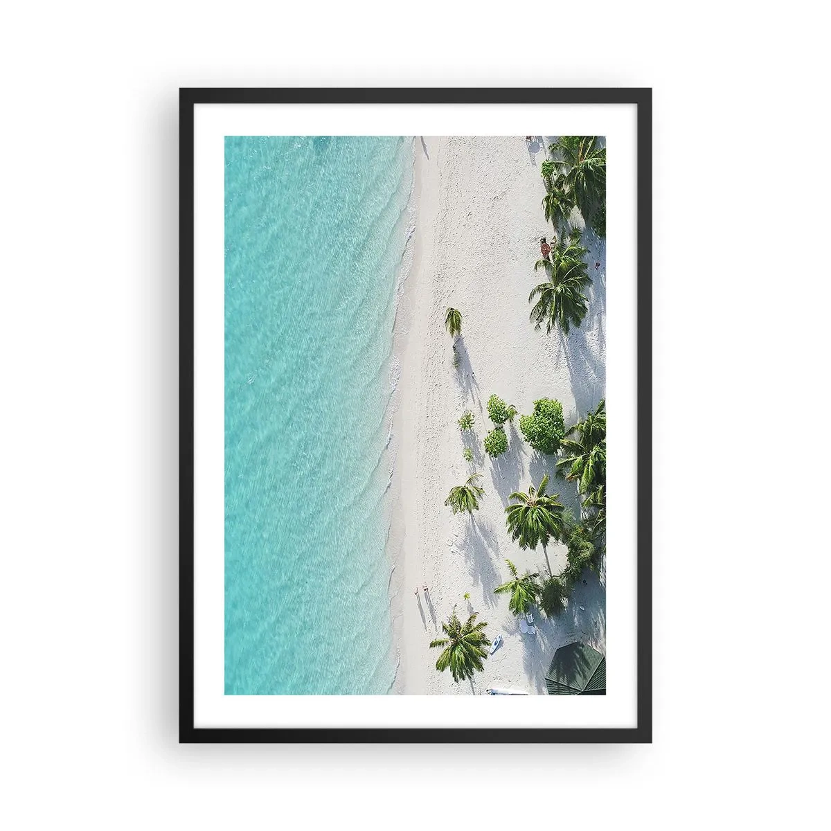Poster in einem schwarzem Rahmen - Luftaufnahme eines tropischen Strandes mit Palmen und blauem Meer - 50x70cm - Urlaub im Paradies - Moderne Wanddekoration für Wohnzimmer und Schlafzimmer ARTTOR