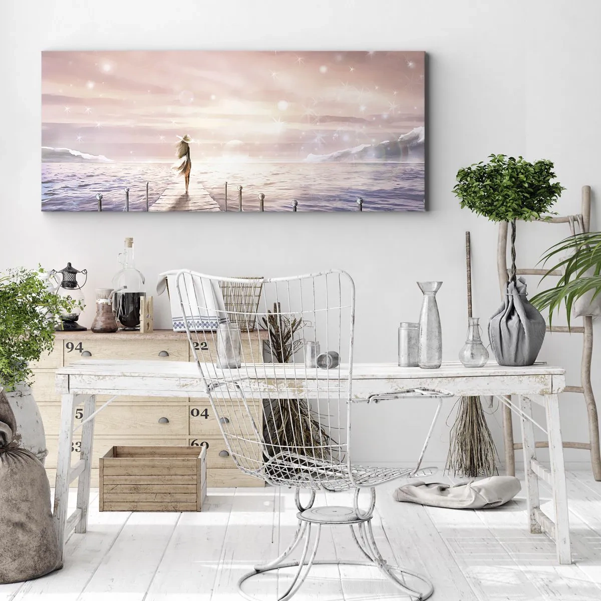 Bild auf Leinwand - Leinwandbild - Eine Frau auf einem Steg in einer magischen Sonnenuntergangskulisse - 140x50cm - Im Licht eines Traums - Moderne Wanddekoration für Wohnzimmer und Schlafzimmer ARTTOR