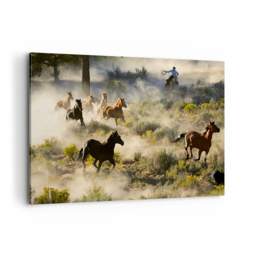 Bild auf Leinwand - Leinwandbild - Eine Herde wilder Pferde galoppiert durch Staub und Vegetation - 100x70cm - Rivalität – Freiheit oder männliche Stärke? - Moderne Wanddekoration für Wohnzimmer und Schlafzimmer ARTTOR