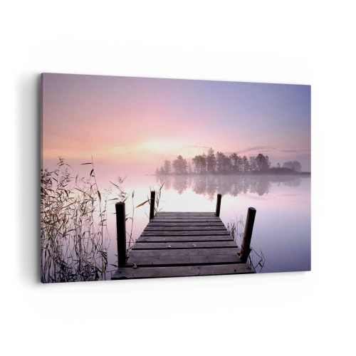 Bild auf Leinwand - Leinwandbild - Ein Steg am Seeufer im Morgengrauen mit Nebel und pastellfarbenem Himmel - 120x80cm - Aus dem lila Nebel ... - Moderne Wanddekoration für Wohnzimmer und Schlafzimmer ARTTOR