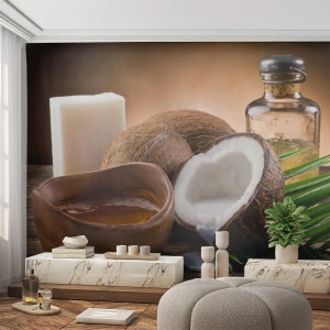 Fototapete Premium Sand - Offene Kokosnuss mit Milch, Öl und Seife auf einem hölzernen Hintergrund - 100x70cm - Gesundheit von tropischen Inseln - Moderne Wanddekoration für Wohnzimmer und Schlafzimmer ARTTOR