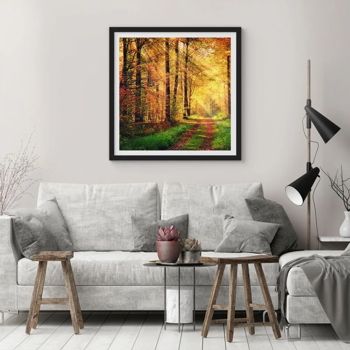 Poster in einem schwarzem Rahmen - Waldgoldene Stille - 50x50 cm
