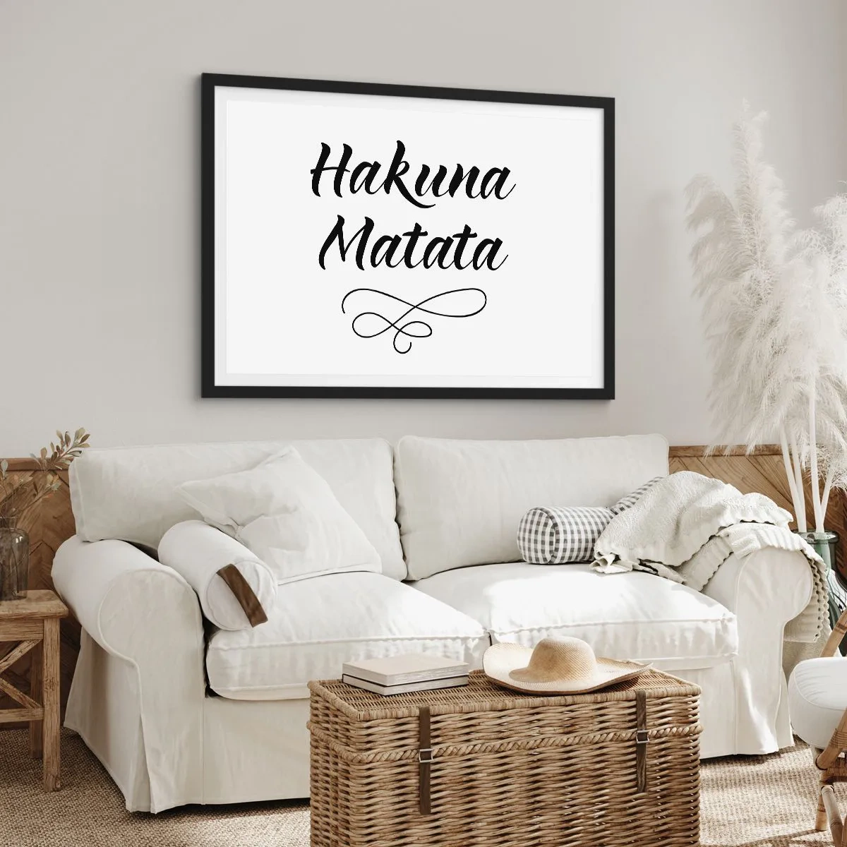 Poster in einem schwarzem Rahmen - Hakuna Matata-Zitat in eleganter Schriftart auf weißem Hintergrund - 70x50cm - Bester Ratschlag - Moderne Wanddekoration für Wohnzimmer und Schlafzimmer ARTTOR
