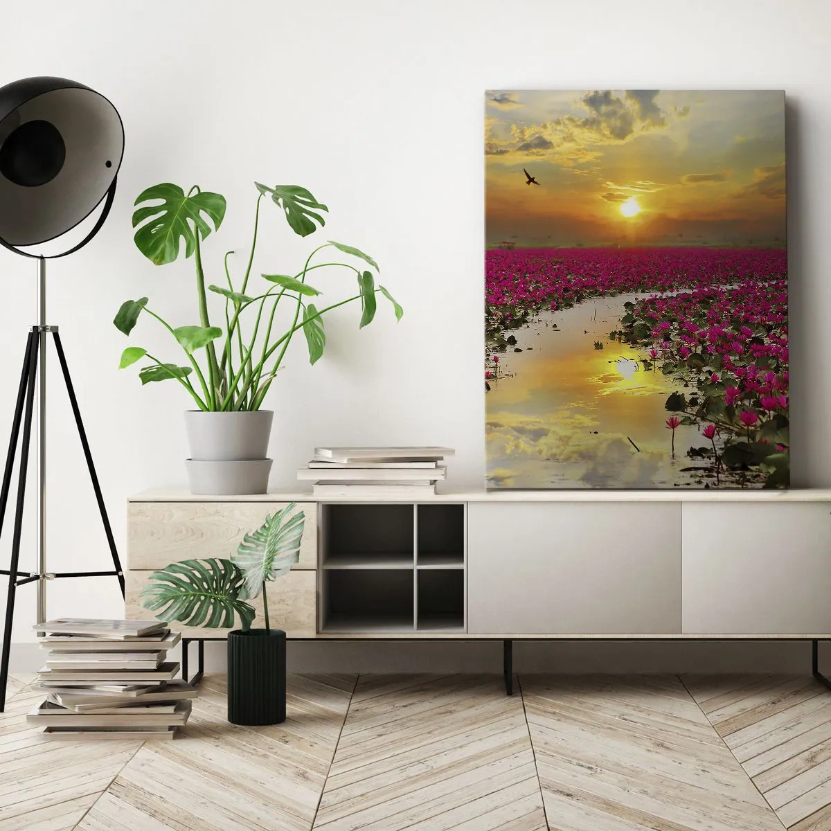 Bild auf Leinwand - Leinwandbild - Ein Feld mit rosa Seerosen bei Sonnenuntergang - 50x70cm - Das geheime Leben des Sees - Moderne Wanddekoration für Wohnzimmer und Schlafzimmer ARTTOR