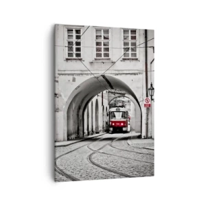 Bild auf Leinwand - Leinwandbild - Eine schwarz-weiße Straßenbahn in einer historischen Stadtstraße - 50x70cm - Durch das Stadtlabyrinth - Moderne Wanddekoration für Wohnzimmer und Schlafzimmer ARTTOR