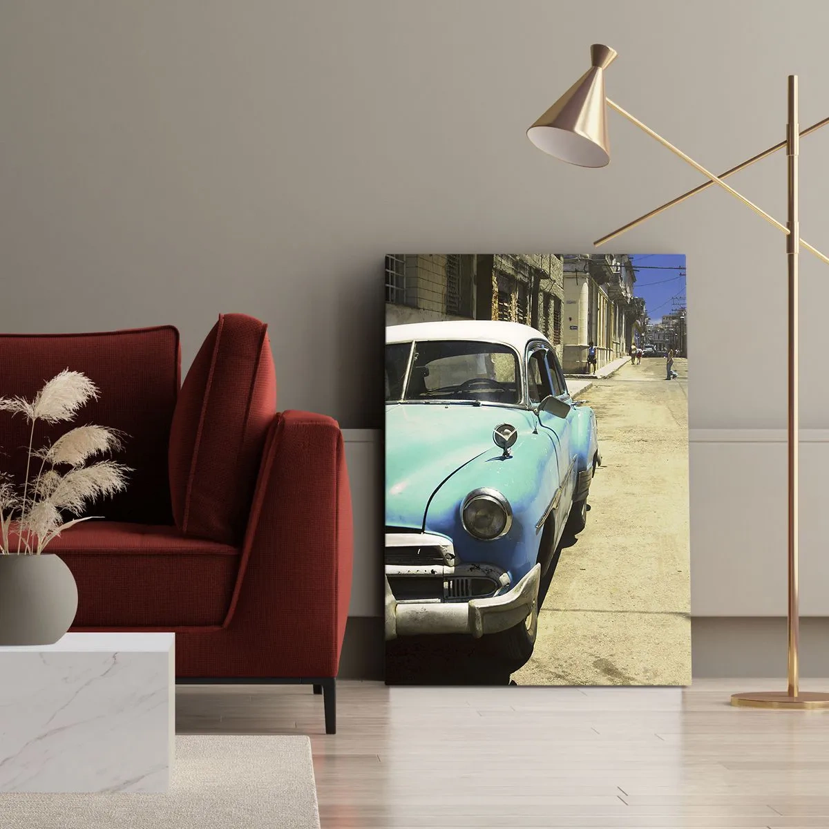 Bild auf Leinwand - Leinwandbild - Ein blauer Oldtimer auf der Straße an einem sonnigen Tag - 50x70cm - Evviva Kuba! - Moderne Wanddekoration für Wohnzimmer und Schlafzimmer ARTTOR