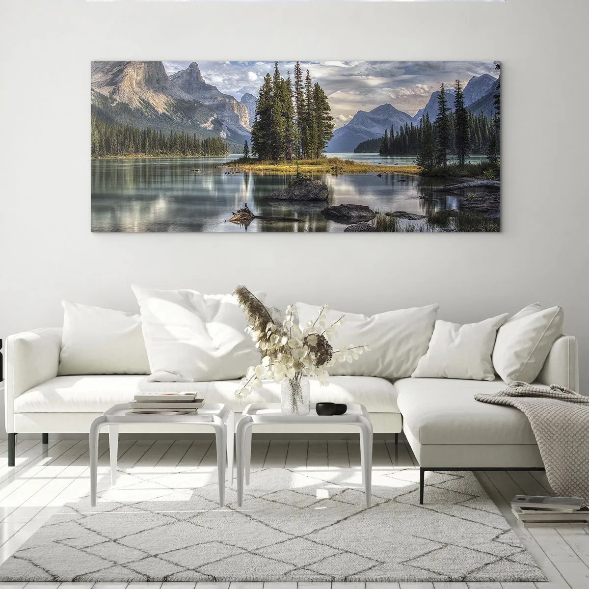 Glasbild - Bild auf glas - Eine Berglandschaft mit einer Insel, umgeben von einem ruhigen See - 120x50cm - An dem tollen und sauberen Wasser ... - Moderne Wanddekoration für Wohnzimmer und Schlafzimmer ARTTOR