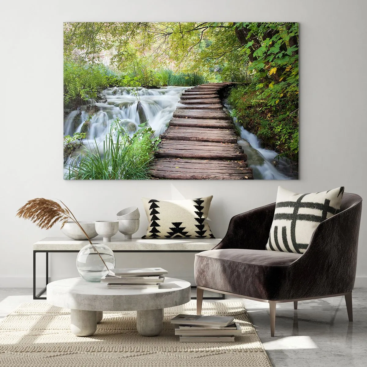 Glasbild - Bild auf glas - Eine Brücke im Wald über einen Bach - 70x50cm - Das Wasser ist überhaupt nicht ruhig - Moderne Wanddekoration für Wohnzimmer und Schlafzimmer ARTTOR