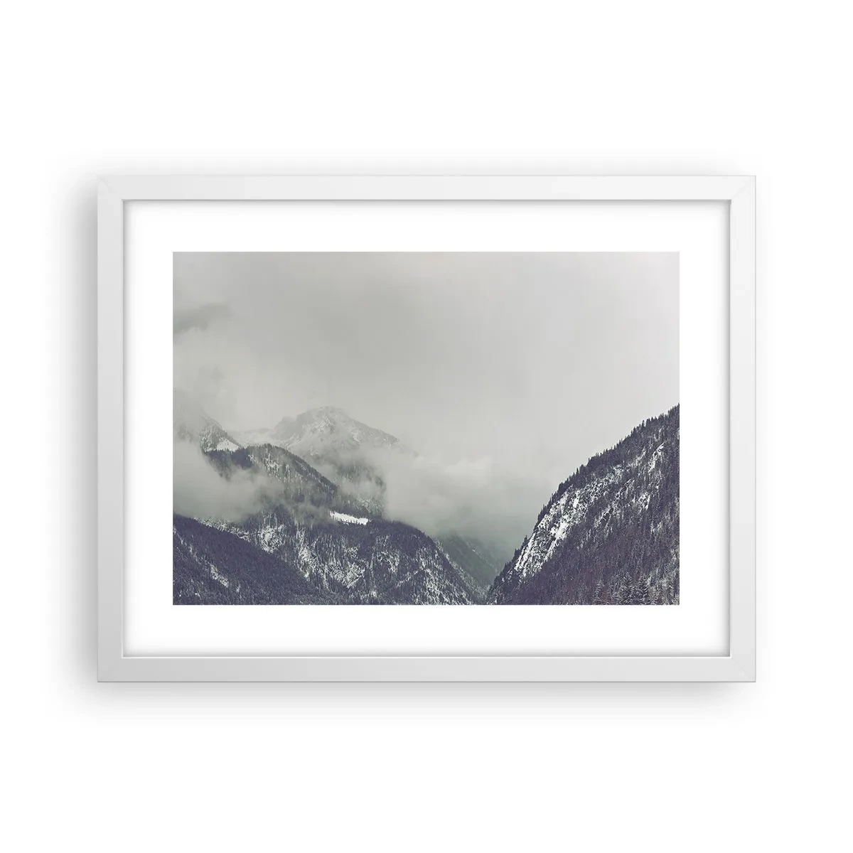 Poster in einem weißen Rahmen - Nebliges Tal - 40x30 cm