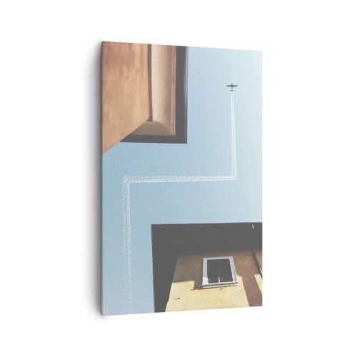 Bild auf Leinwand - Leinwandbild - Blick auf das Flugzeug und seine Spur am Himmel aus der Straßenperspektive - 80x120cm - Über dem Stadtlabyrinth - Moderne Wanddekoration für Wohnzimmer und Schlafzimmer ARTTOR