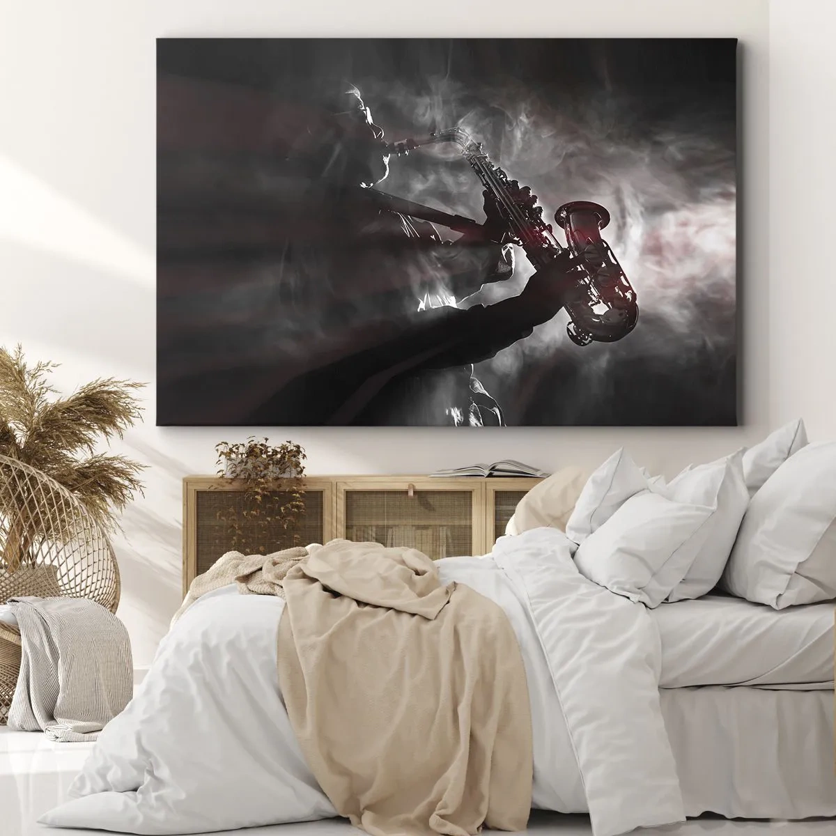 Bild auf Leinwand - Leinwandbild - Saxophonist im Rauch auf der Bühne in stimmungsvollem Schwarz und Rot - 100x70cm - In den Dämpfen des Jazz - Moderne Wanddekoration für Wohnzimmer und Schlafzimmer ARTTOR