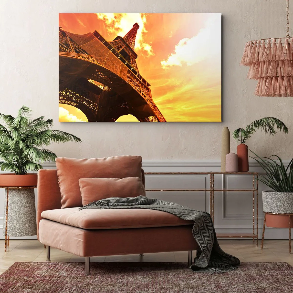 Bild auf Leinwand - Leinwandbild - Der Eiffelturm vor einem goldenen Himmel bei Sonnenuntergang - 70x50cm - Monumental, weil es mit der Sonne vergoldet ist - Moderne Wanddekoration für Wohnzimmer und Schlafzimmer ARTTOR