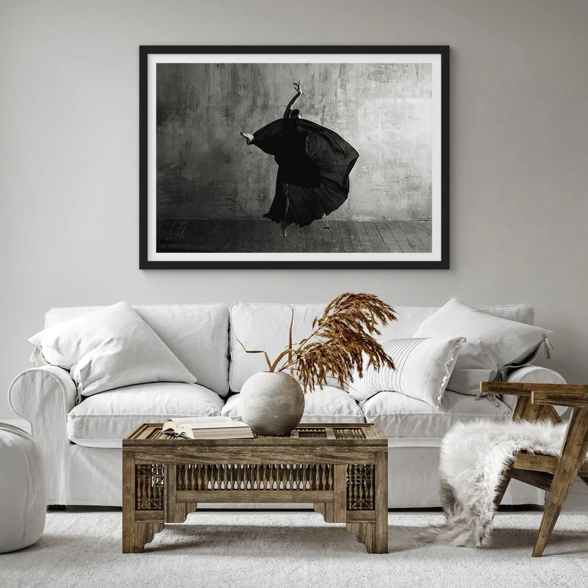 Poster in einem schwarzem Rahmen - Schwarz-weiße Silhouette einer Tänzerin in Bewegung vor einem Wandhintergrund - 100x70cm - Leidenschaftlicher Gürtel - Moderne Wanddekoration für Wohnzimmer und Schlafzimmer ARTTOR