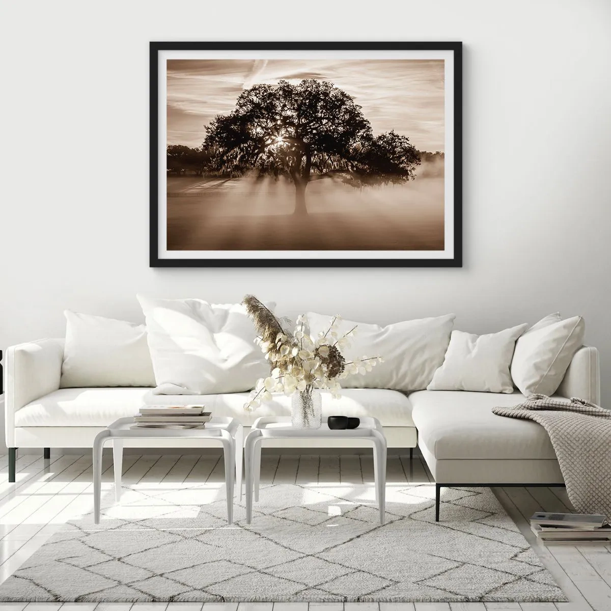Poster in einem schwarzem Rahmen - Sonnenstrahlen scheinen durch einen einsamen Baum - 70x50cm - Baum der guten Nachrichten - Moderne Wanddekoration für Wohnzimmer und Schlafzimmer ARTTOR