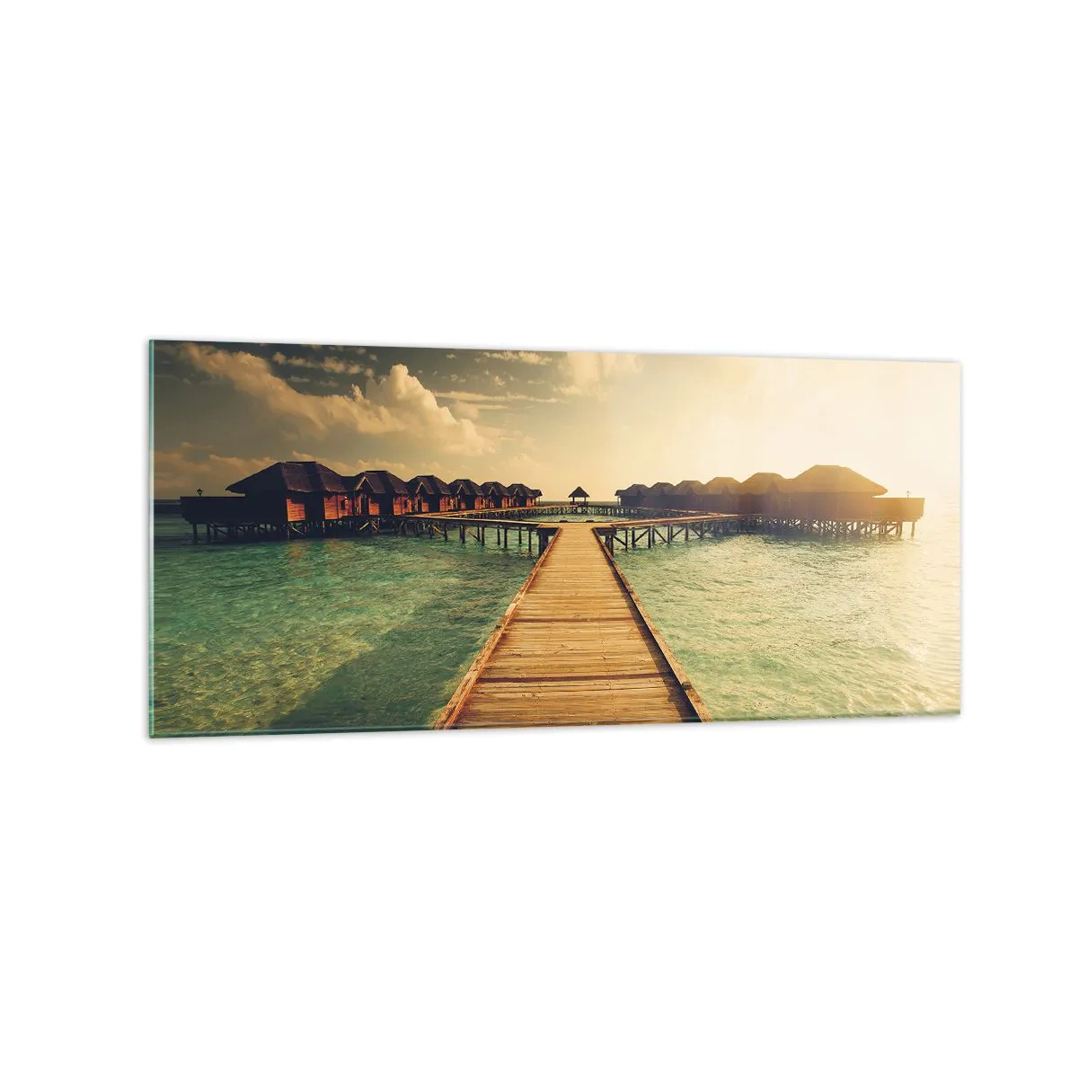 Glasbild - Bild auf glas - Ein Holzsteg führt zu den Häusern am Wasser, beleuchtet von den Sonnenstrahlen. - 120x50cm - Eine herzliche Einladung - Moderne Wanddekoration für Wohnzimmer und Schlafzimmer ARTTOR