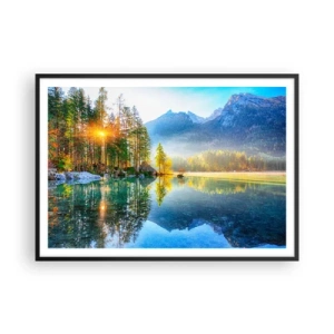 Poster in einem schwarzem Rahmen - Ein See, umgeben von Bergen und Wäldern in den Strahlen der Sonne - 100x70cm - Majestät und Süße - Moderne Wanddekoration für Wohnzimmer und Schlafzimmer ARTTOR