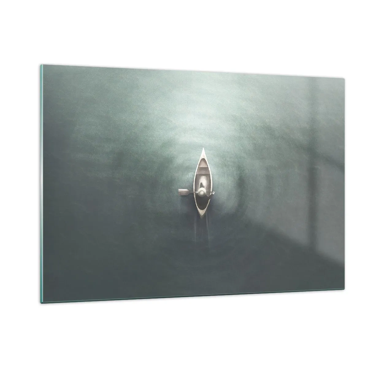 Glasbild - Bild auf glas - Ein einsames Boot treibt auf einem ruhigen, grünlichen See - 120x80cm - Durch den Mondsee - Moderne Wanddekoration für Wohnzimmer und Schlafzimmer ARTTOR