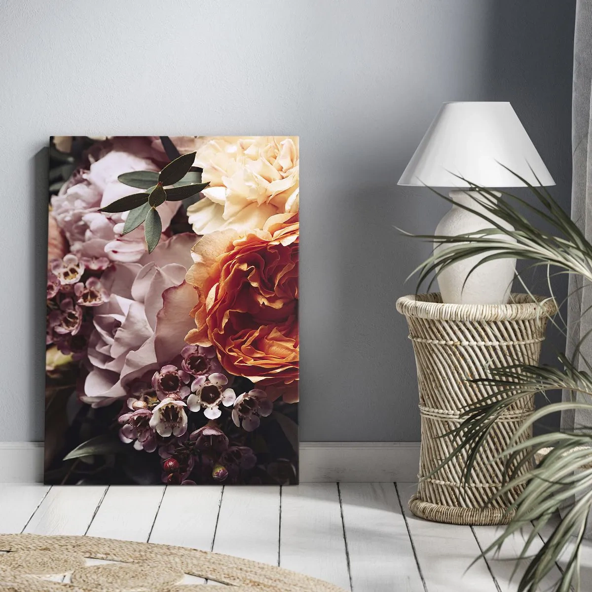 Bild auf Leinwand - Leinwandbild - Eine Nahaufnahme einer farbenfrohen Blumenkomposition - 80x120cm - Eingehüllt in Schönheit - Moderne Wanddekoration für Wohnzimmer und Schlafzimmer ARTTOR