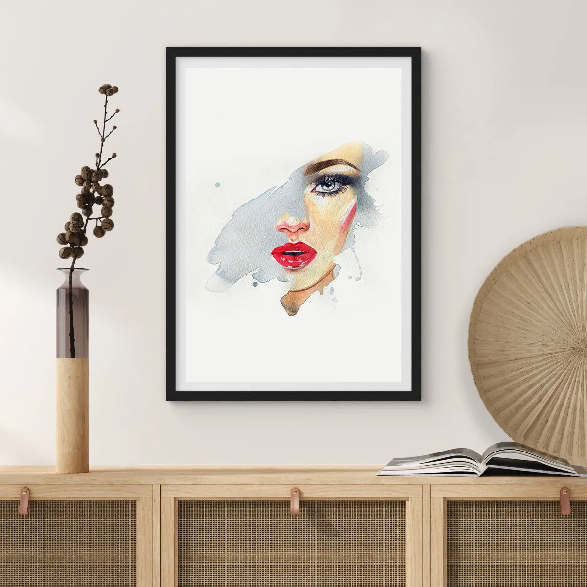 Poster in einem schwarzem Rahmen - Aquarellporträt einer Frau mit roten Lippen - 50x70cm - Abspiegeln in einem Wassertropfen - Moderne Wanddekoration für Wohnzimmer und Schlafzimmer ARTTOR