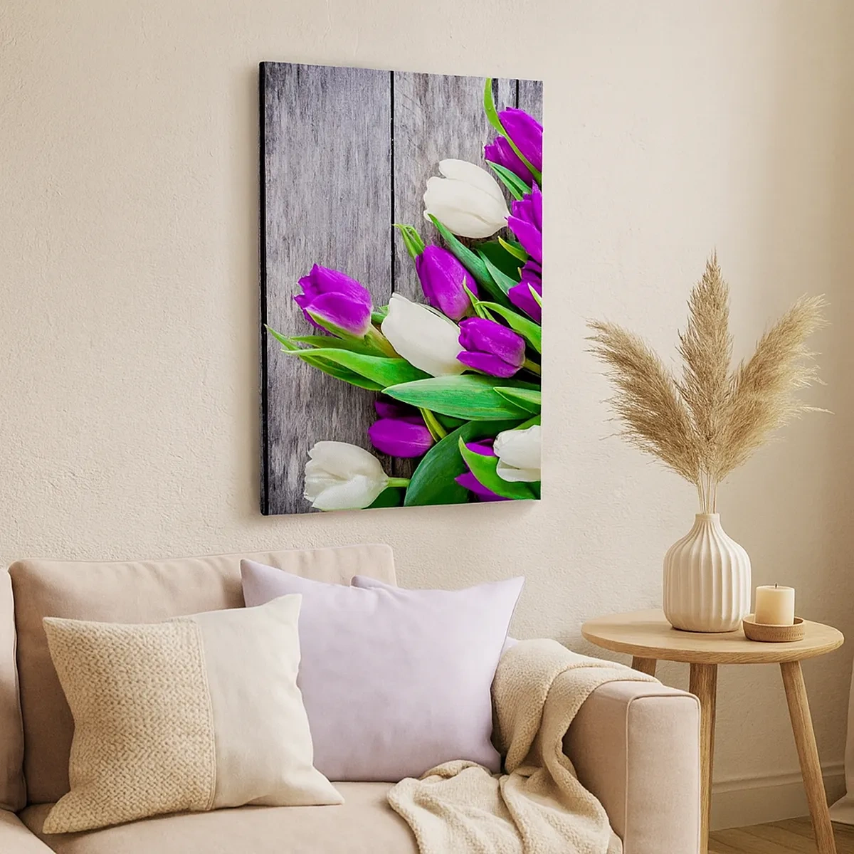 Bild auf Leinwand - Leinwandbild - Ein Strauß lila und weißer Tulpen auf einem hölzernen Hintergrund - 50x70cm - Am Tag der Frühlingsferien - Moderne Wanddekoration für Wohnzimmer und Schlafzimmer ARTTOR