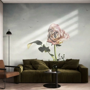 Fototapete Premium Sand - Eine zarte Rose vor einem hellen, verschwommenen Himmel - 100x70cm - Begrüßung des Frühlings - Moderne Wanddekoration für Wohnzimmer und Schlafzimmer ARTTOR