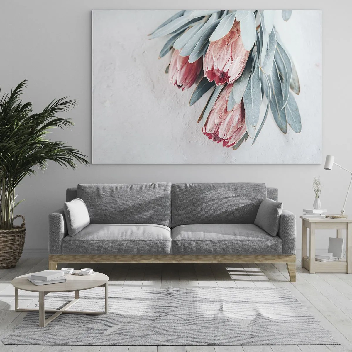 Glasbild - Bild auf glas - Drei pastellfarbene Protea-Blüten mit Blättern auf hellem Hintergrund - 120x80cm - Schämen sich für ihre eigene Schönheit - Moderne Wanddekoration für Wohnzimmer und Schlafzimmer ARTTOR