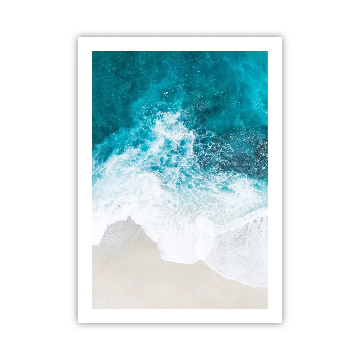 Poster - Luftaufnahme von türkisfarbenen Wellen, die auf einen Sandstrand krachen - 50x70cm - Natürliche Liebkosung - Moderne Wanddekoration für Wohnzimmer und Schlafzimmer ARTTOR